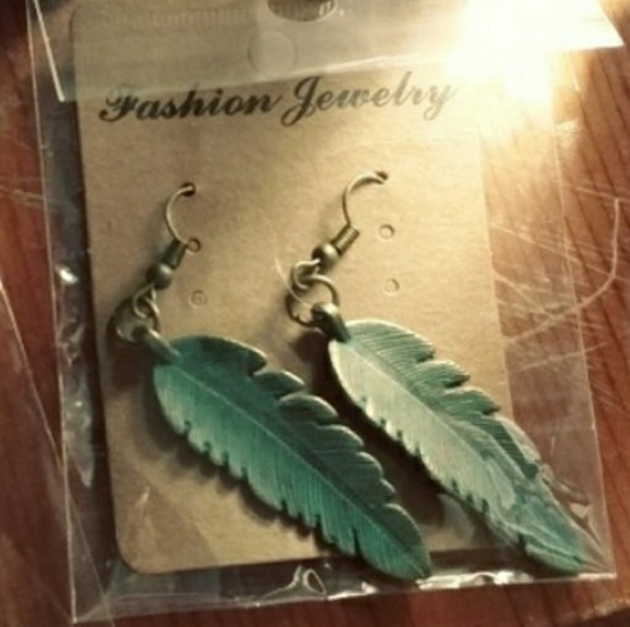 Retro Bronze Clock & Leaf Necklace Set - Picture 4 of 8